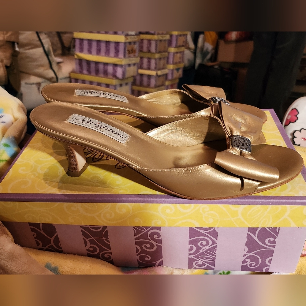 Brighton 8.5M Gold Leather "TROPIC" Low Heel Slide Sandal EUC - Picture 6 of 9